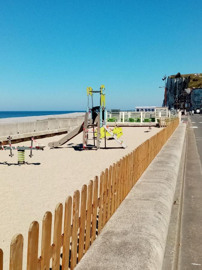Appartement Avec Balcon Au 1Er Etage Vue Laterale Mer A 50 Metres De La Plage A Mers Les Bains. Exterior photo