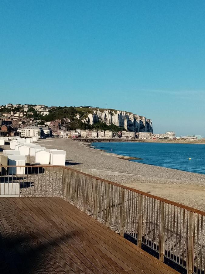 Appartement Avec Balcon Au 1Er Etage Vue Laterale Mer A 50 Metres De La Plage A Mers Les Bains. Exterior photo